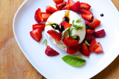 Strawberries with Balsamic Vinegar Over Ice Cream (Fragole all’Aceto Balsamico)